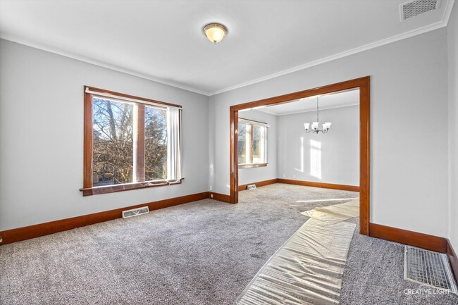 Building Photo - 16118 Woodlawn W Ave