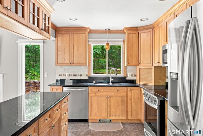 Building Photo - 40 Rockledge Dr