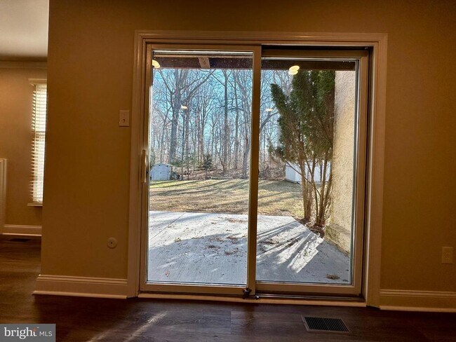 Building Photo - 18 Dundee Mews