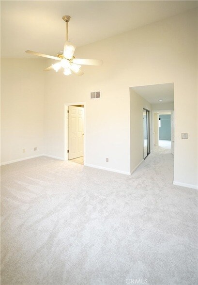 Building Photo - 14025 Riverside Dr