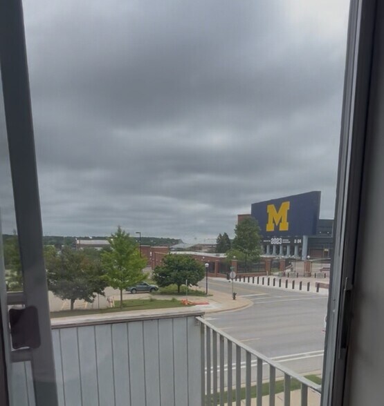 Building Photo - The Sans Souci