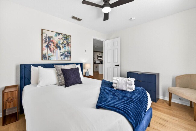 Building Photo - 310 W Warren Ave