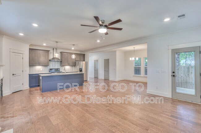 Building Photo - 253 Riverside Dr