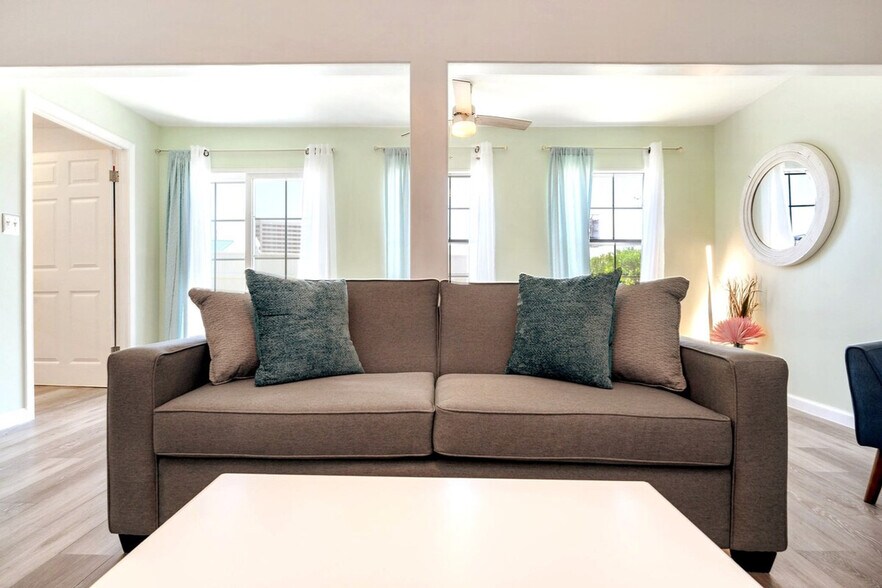 Building Photo - 4000 Gulf Terrace Dr