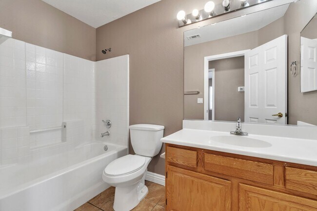 Building Photo - Beautiful 4 bed/ 3 bath home; A must see, ...