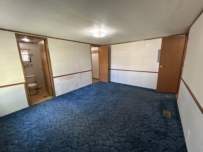 Building Photo - 3 Bed 2 Bath Mobile Home W/ Many Amenities...