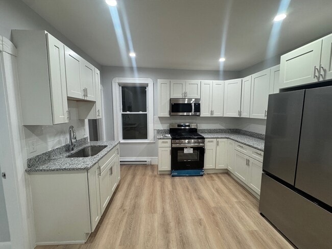 Building Photo - 16 Ashton St