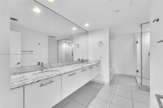 Building Photo - 500 Brickell Ave