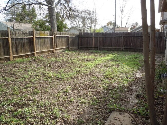 Building Photo - Beautiful 2BR/1BA Home with Hardwood Floors & Garage