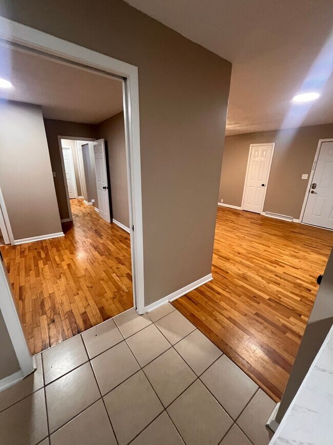 Building Photo - 3 bedroom 2 bathroom located near MSU