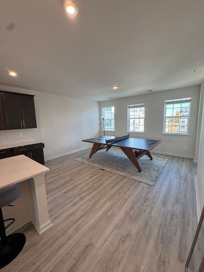 Building Photo - Spacious, Modern Condo in Owings Mills — M...