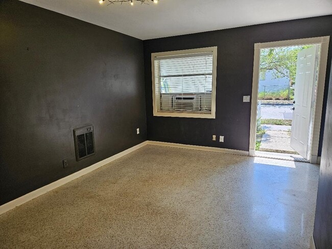 Building Photo - 4710 Spruce Ave