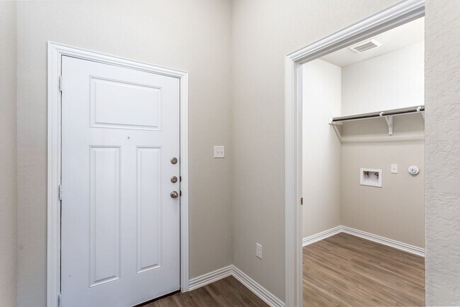 Building Photo - Luxury Duplex Near Randolph and Ft. Sam