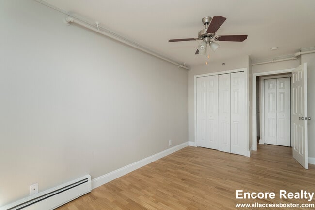 Building Photo - 1410 Columbia Rd