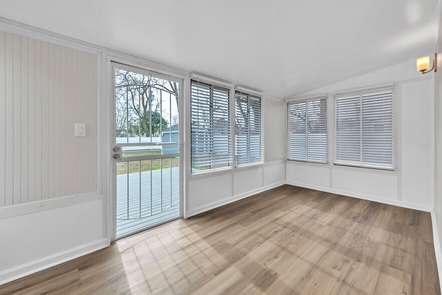 Building Photo - 8 E Preston St