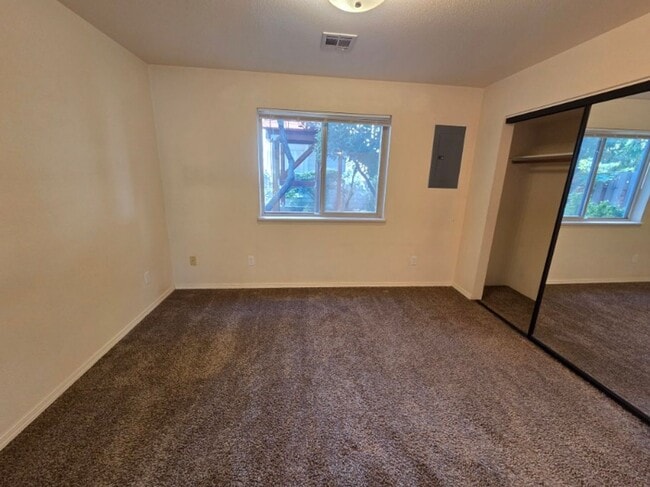 Building Photo - Two bedroom, Two bath Ground Floor Townhouse | Available Now