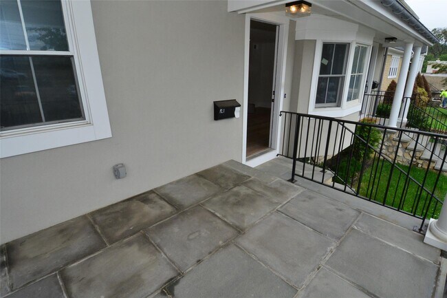 Building Photo - 137 Hillside Pl