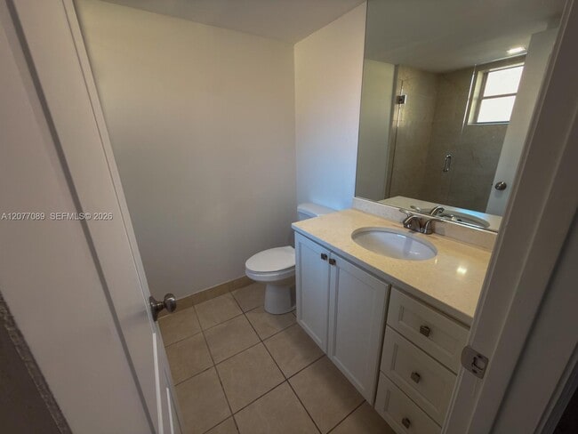 Building Photo - 9937 Three Lakes Cir