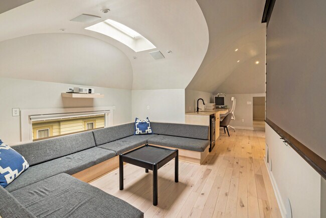 Building Photo - 4445 N Frederick Ave