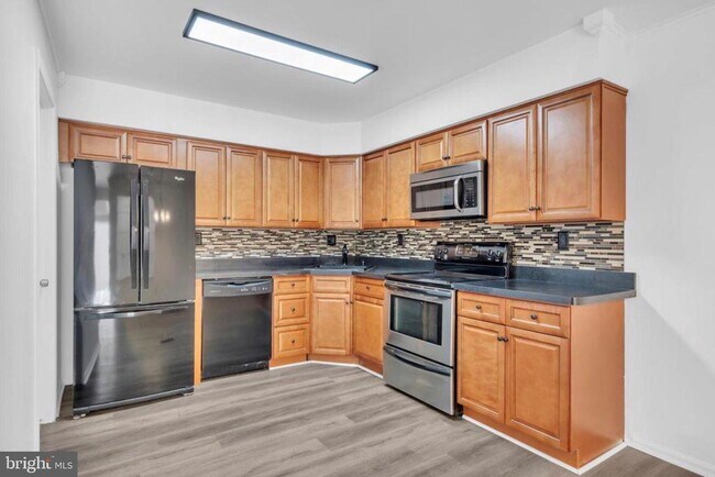 Building Photo - 21 Uxbridge Pl
