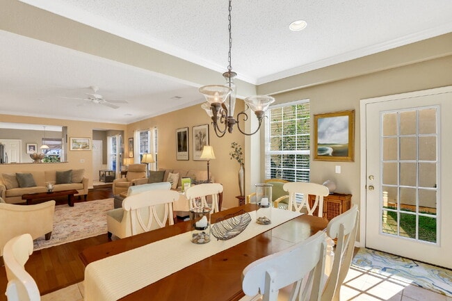 Building Photo - Charming 2-Bedroom, Plus Den Home with 2 F...