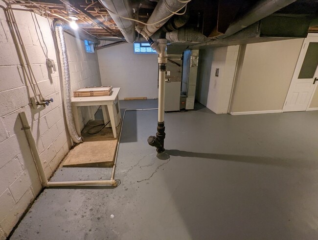 Building Photo - 3 Bedroom 1 Bathroom Single Family Home, West Columbus