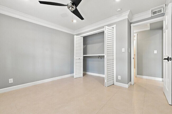 Building Photo - 3017 N Oakland Forest Dr