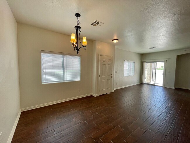 Building Photo - Great 3 bedroom Townhome Available Soon!