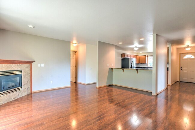 Building Photo - 3 Bedroom 2 Bath Home