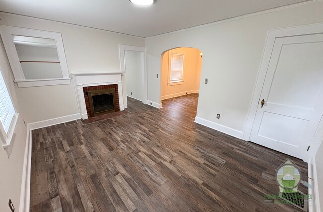 Building Photo - 307 E Blue Ridge Dr