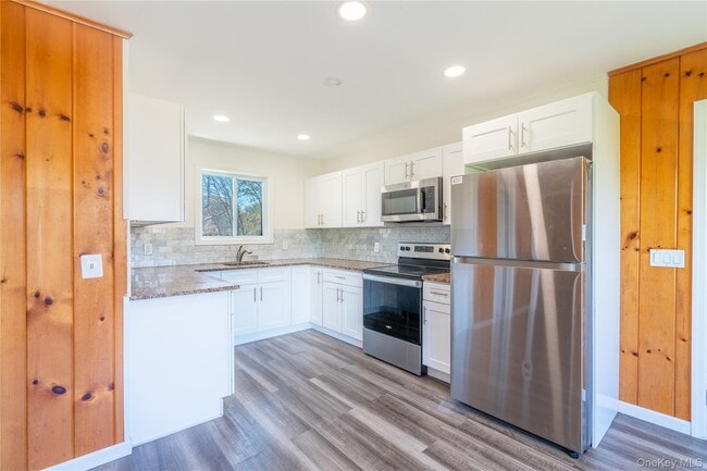 Building Photo - 315 Lake Dr