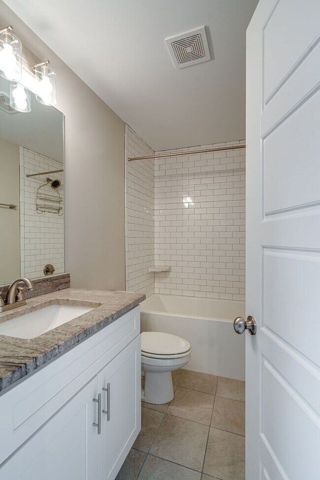 Building Photo - AVAILABLE September 1st. UPDATED 3 Bedroom...