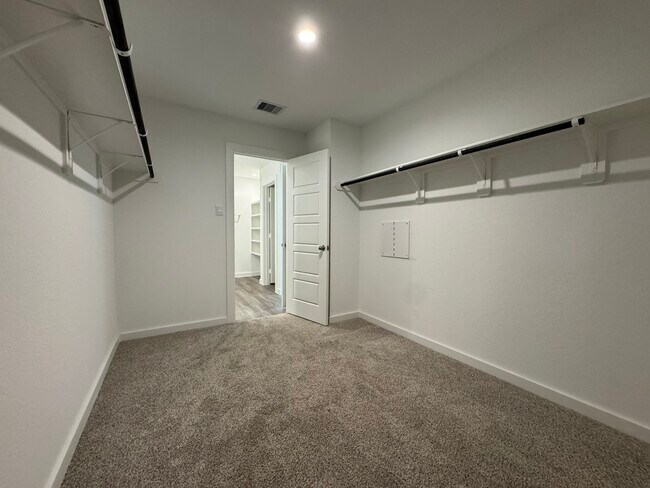 Building Photo - 3002 Skyline Mesa Dr