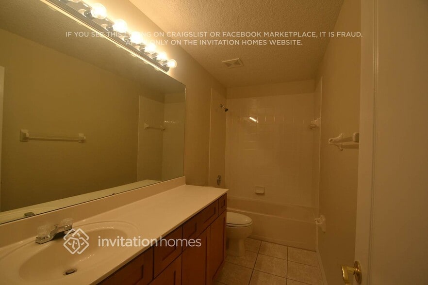 Building Photo - 2640 Grove View Dr