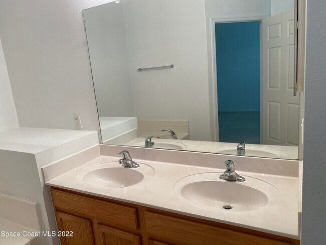 Building Photo - 1737 Fairlight St NW