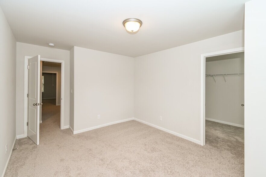 Building Photo - 1065 Shadow Glen Dr