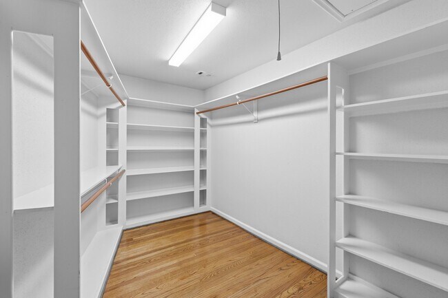 Building Photo - 3338 Prospect St