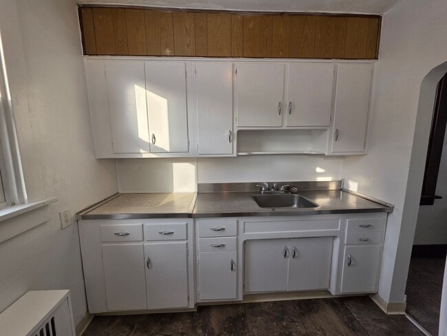 Building Photo - 1122 9th St