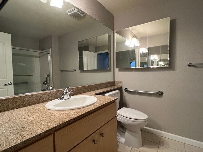 Building Photo - Villa Cortina Luxury Condo near Santana Ro...