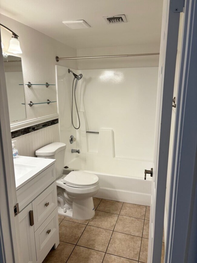 Building Photo - 514 Derby Rd