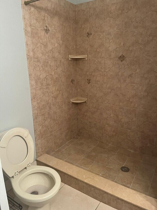 Building Photo - 6053 10th Ave N