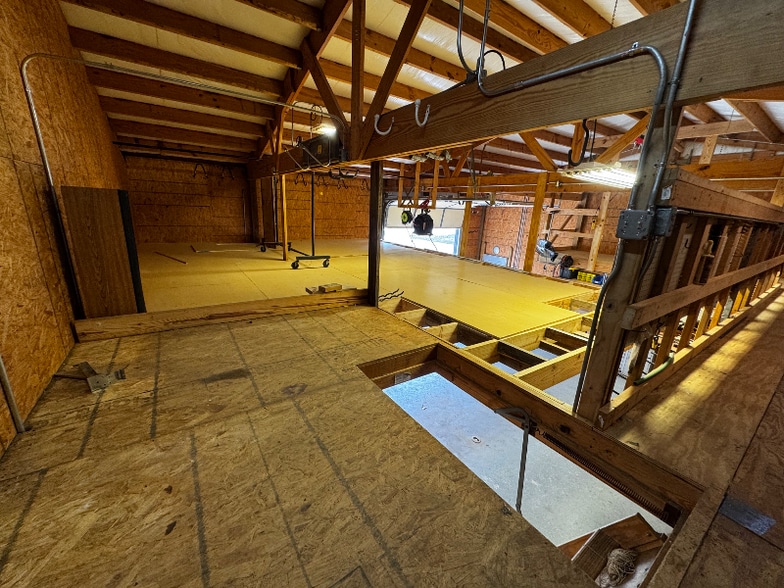 Building Photo - 791 Canterbury St