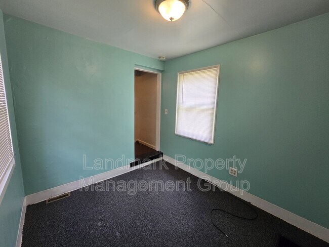 Building Photo - 15205 Maplewood Ave