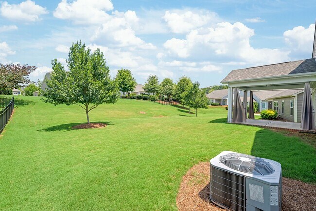 Building Photo - 3 Bedroom Home in Belmont!