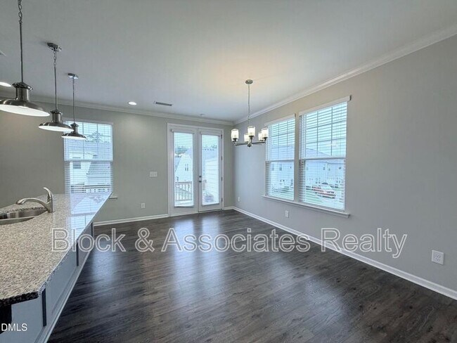 Building Photo - 565 Grand Central Sta