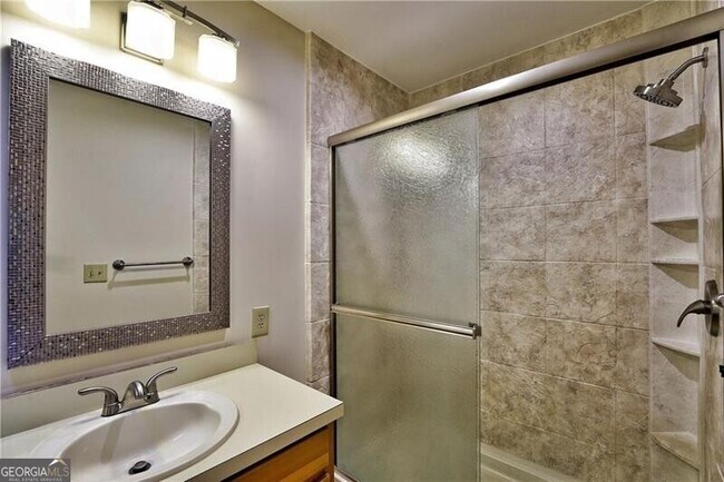 Building Photo - 127 Columbine Dr