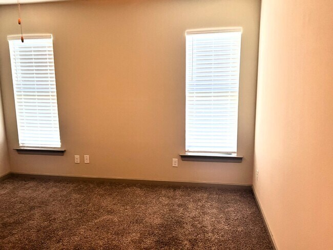Building Photo - "Desirable 3-Bedroom Home with Guest Suite in Pelican Lakes - A Must-See Rental Property!"
