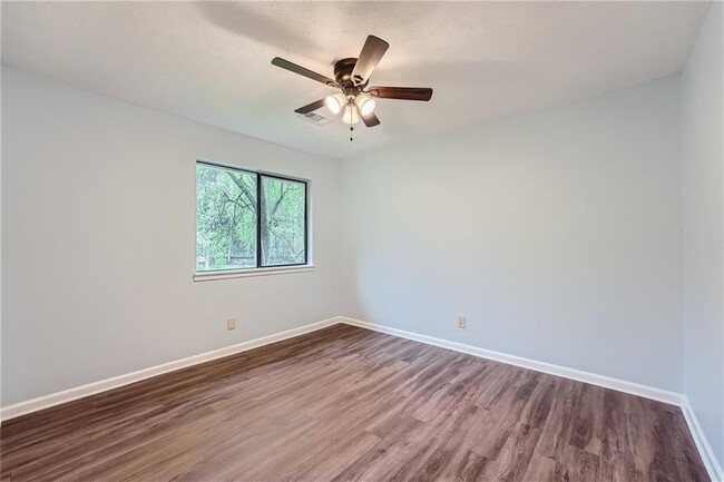 Building Photo - 3020 Woodland Dr NW