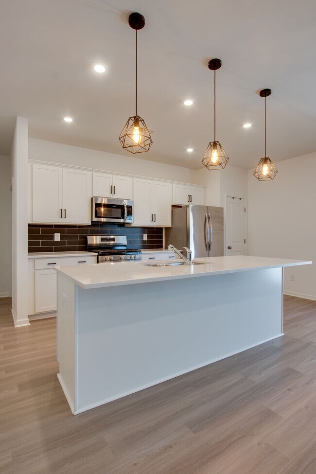 Building Photo - 1872 Holdens Hollow