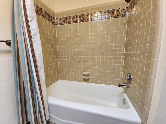 Building Photo - 246 Loma Entrada